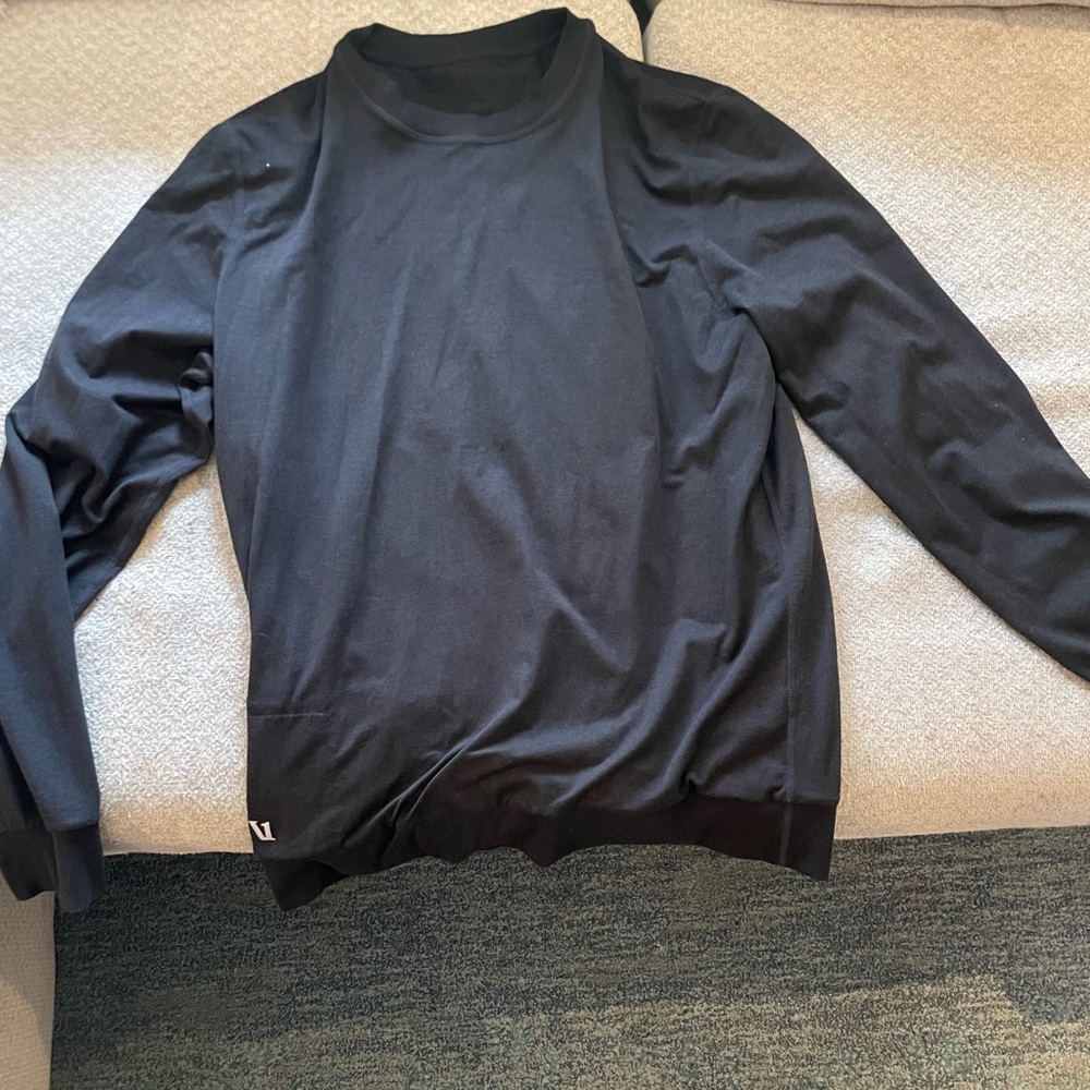 (2) Men's Vuori Black Sweaters